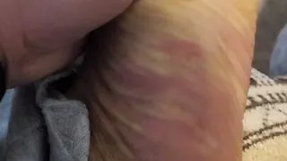 Who wants to cum on my sexy feet!!