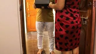 Desi Wife Fucked By Delivery Boy