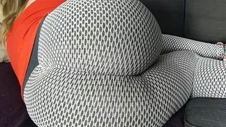 French girl with big ass in yoga pants sucks a big cock!