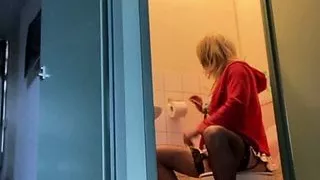 A dull moment...: having to pee...