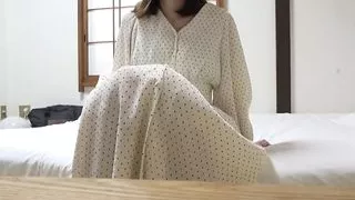 Wife’s lover No.5, her stepmom came into the room suddenly!