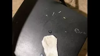 Dickes Sperma auf der dreckigen Socke der Schwägerin