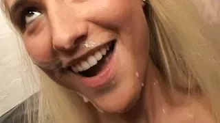 Leo Lady steht auf Sperma in der Fresse