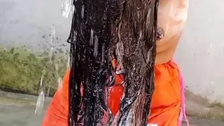 Bhabhi ko bathroom me nahate huye chuka kar choda