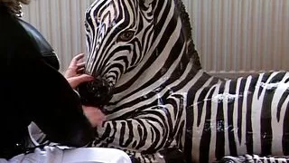 WIr lernen Sexy mit dem Dildo vor der Kamera