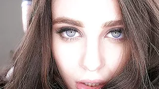 LANA RHOADES GIVES SLOPPY SUCK JOB & GETS HER PUSSY POUNDED