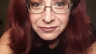 LilGiantess Chats With Her Cuck