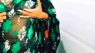 bhabi bathroom me nahate wakt pisab kar diya