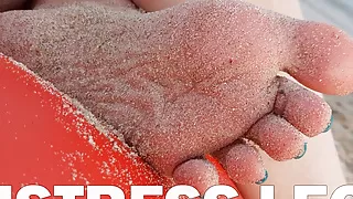Dirty Bare Feet On The Sea – Close-ups
