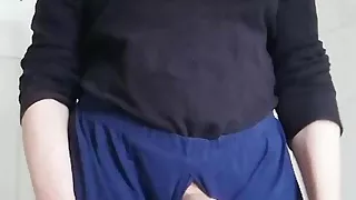 Michael39261 briefly trains his penis