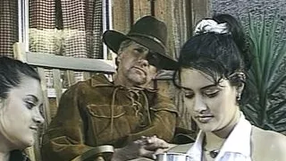 2 Cowboysreiten Ihre Stute ein