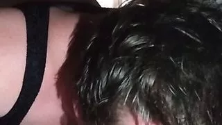 Weißer Sissy Boi für BBC Deepthroat Party