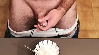 Cicci77 eats ice cream with hot cream after masturbating Pedro!