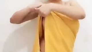 Tante kimaya pamer tete pas live