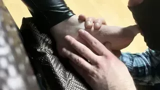 Vends-ta-culotte - Submissive man licking boots and feet of her dominatrix