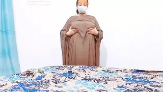 Pakistani Aunty’s Big Boobs – Cucumber in Pussy