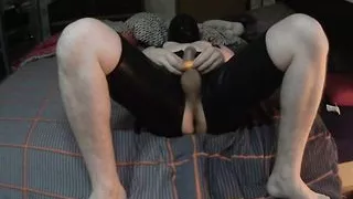 Abspritzen ins Kondom mit Dilator