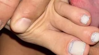 MISTRESS orders SLAVES to LICK and CUM on the YOUNG SLUT FEET NEIGHBOUR - Giorgiafeet