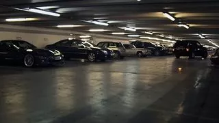 Axelle Parker gives her cute ass to the car thief