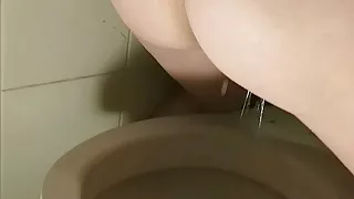 Orinando despues de haberme corrido