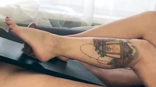 MILF with sexy legs gives FOOTJOB