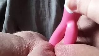 Teen fingert und fickt ihre enge Muschi