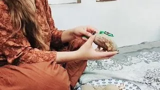 Desi Aunty Fucked And Sucked While Peeling Potatoes With Clear Hindi Audio