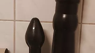 Faustfick und Dildo mit Gleitmittel in meinem Loch