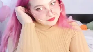 chubby girl teases you with her ass