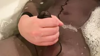 Masturbation en nylon dans mon bain
