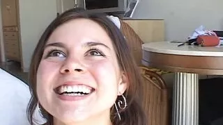 Morena chupa o monstro caralho negro