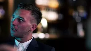 Stripperin extrem im Club gefickt