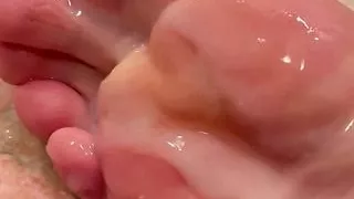 Cum on toes