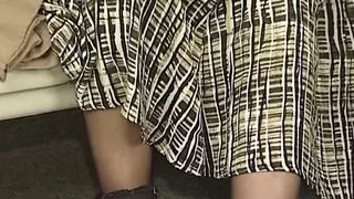 Mutter schickt waehrend des casings tochter raus