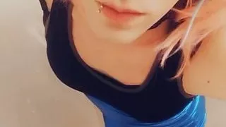 Geiles Cosplay Mädchen im Minikleid