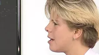 Blonde Milf mit enger Muschi und kleinen Titten leckt sperma