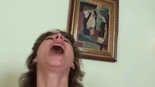 Alte milf fickt notgeilen Pornostar