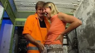 Im verbotenem Keller gefickt