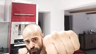 Muskelprotz in Aktion