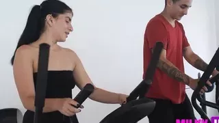 I fuck my cousin while she does her exercises in the gym