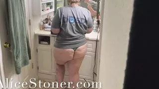 Finding mom naked and alone you can resist fucking her V105