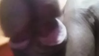 Der Penis muss von einem schönen Mädchen geblasen werden