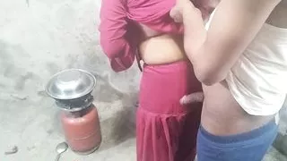 Desi Heena’s first sex with boyfriend in kitchen – clear Hindi audio