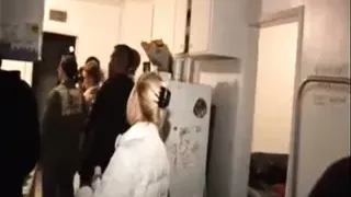 Freches Babe fickt Hardcore auf der Party mit Big Dick