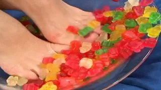 Skinny brunette slut gets a cumshot on her feet and plays with food