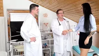 Hot Ukrainian pornstar Daphne Klyde made to squirt by two gynecologists
