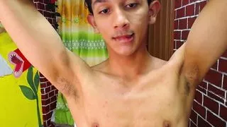 showing my sexy armpits and licking while I smell