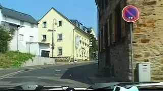 Anhalterin mitgenommen und im Feld gefickt