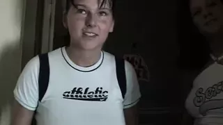 Maedels treiben es auf dem Dachboden