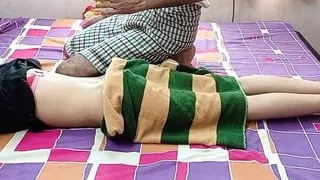 Nokar se krvayi house wife ne massage ke bahne chudayi desi Malkin ki chuda full HD desifilmy45 INDIAN WIFE HINDI  SEX V